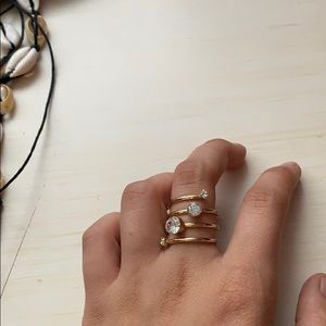A spiral and heeled ring